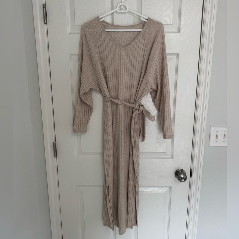 Elegant Beige Knit Dress